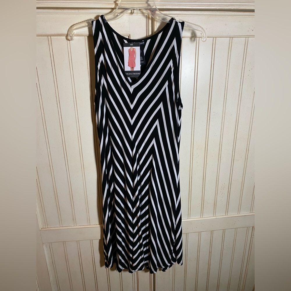 Black and White Chevron Dress by Chelsea and Theodore size Medium